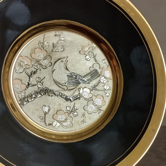 Set of 2 Japan Elegant Black and Gold Decorative Plates "The Art of Chokin" - Picture 3 of 9
